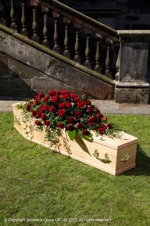 F001D   Double Ended Rose Coffin Spray